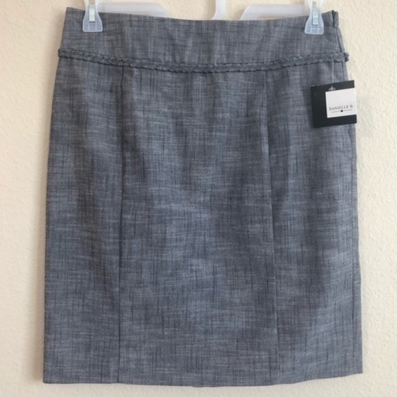 Danielle B. Skirt Ruffle Back Classic NWT - Picture 1 of 4